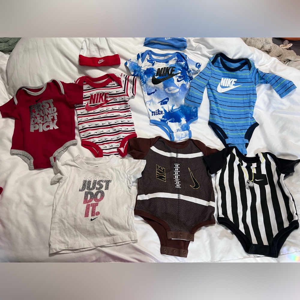 COPY - Nike bundle 0-6 months. most 6 months Nike variety
